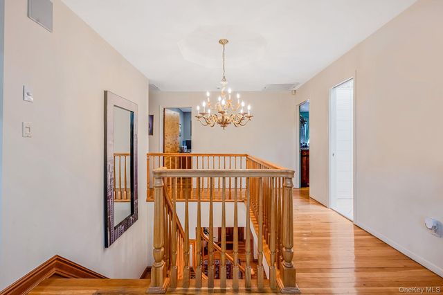 27 Jasmine Lane, Kings Park, NY 11754