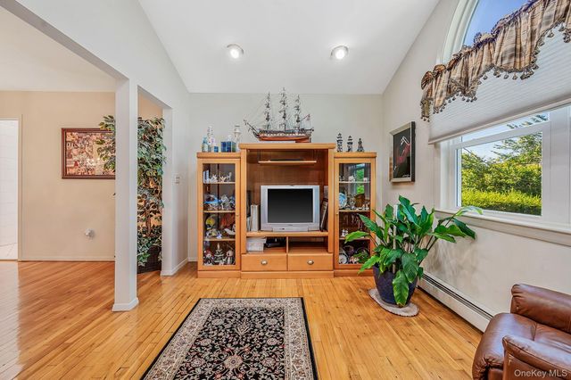 27 Jasmine Lane, Kings Park, NY 11754