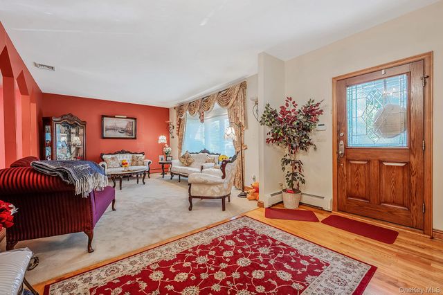 27 Jasmine Lane, Kings Park, NY 11754