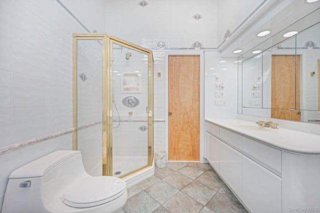 27 Jasmine Lane, Kings Park, NY 11754