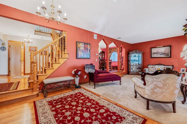 27 Jasmine Lane, Kings Park, NY 11754