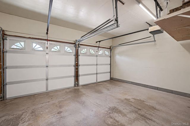 27 Jasmine Lane, Kings Park, NY 11754