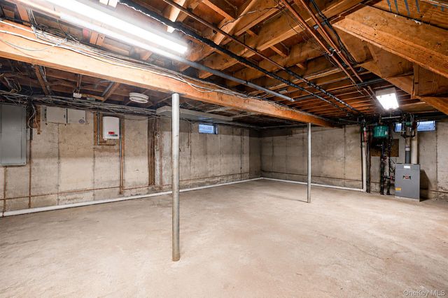 27 Jasmine Lane, Kings Park, NY 11754