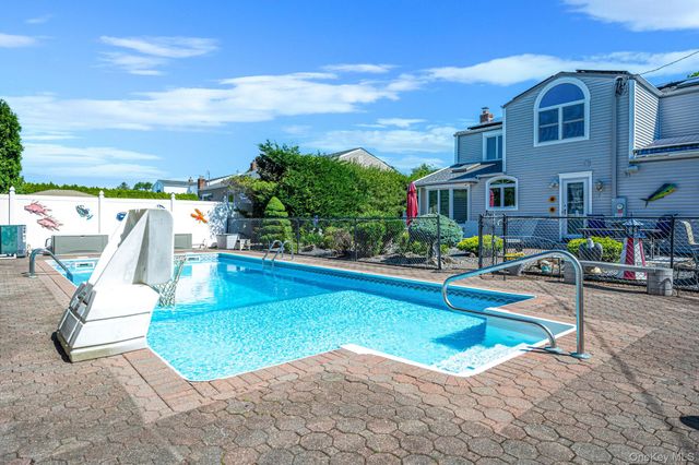 27 Jasmine Lane, Kings Park, NY 11754