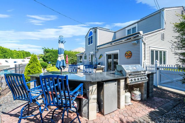 27 Jasmine Lane, Kings Park, NY 11754