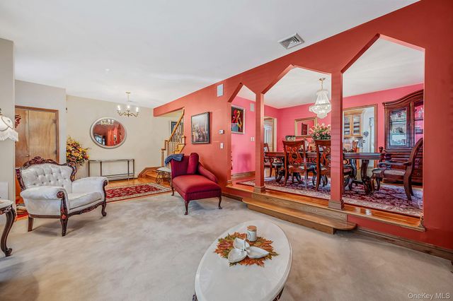 27 Jasmine Lane, Kings Park, NY 11754