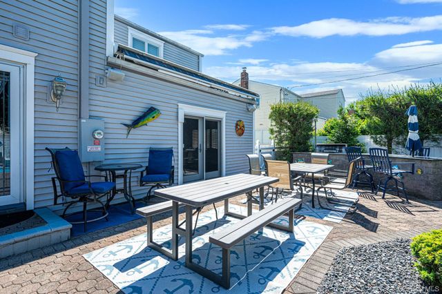 27 Jasmine Lane, Kings Park, NY 11754