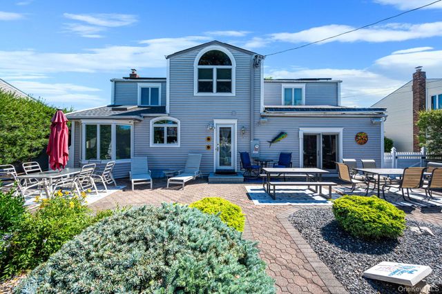 27 Jasmine Lane, Kings Park, NY 11754
