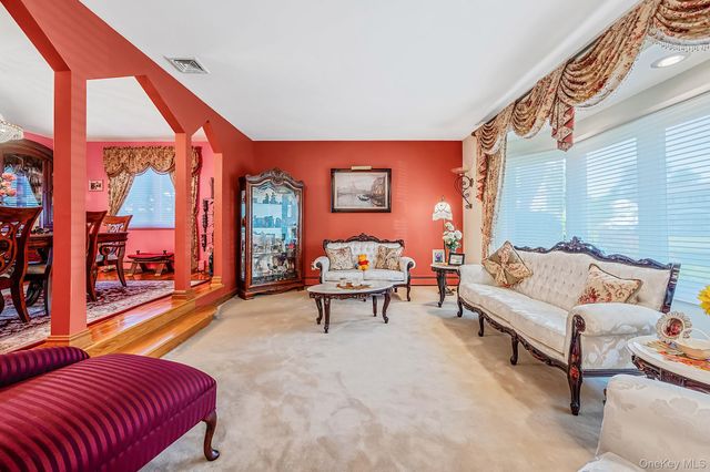 27 Jasmine Lane, Kings Park, NY 11754