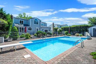 27 Jasmine Lane, Kings Park, NY 11754