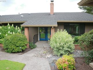 1 CONDOLEA Dr, Lake Oswego, OR 97035