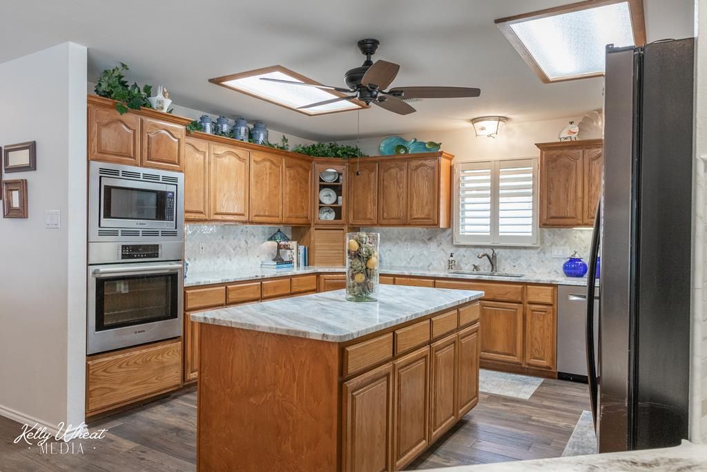 Image 12 of property listing at 1854 S Concho Dr, San Angelo, TX 76904