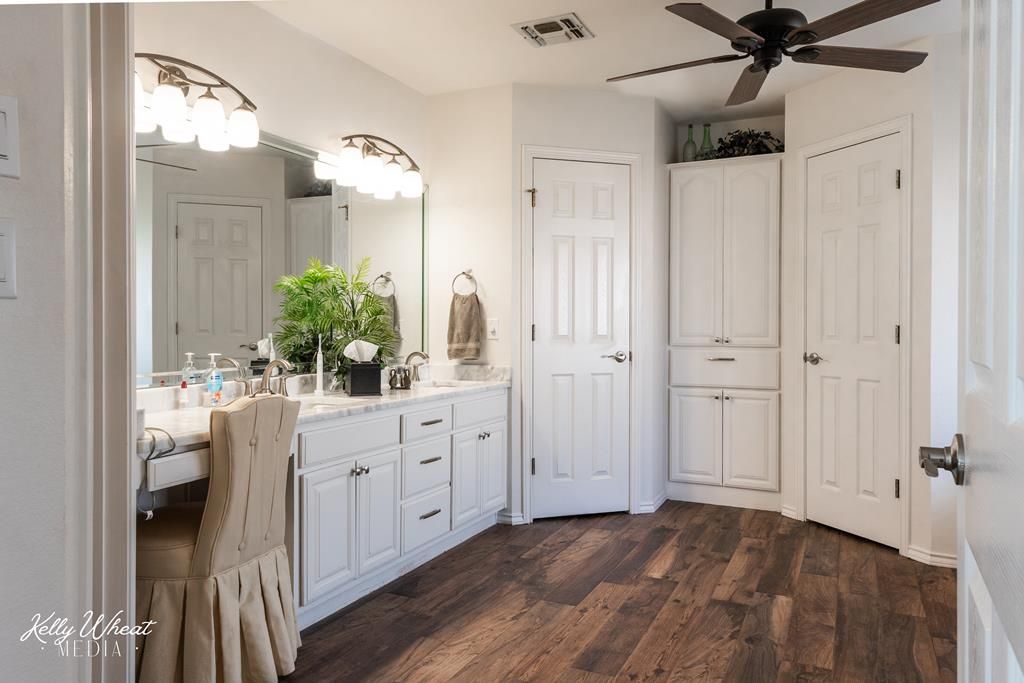 Image 16 of property listing at 1854 S Concho Dr, San Angelo, TX 76904