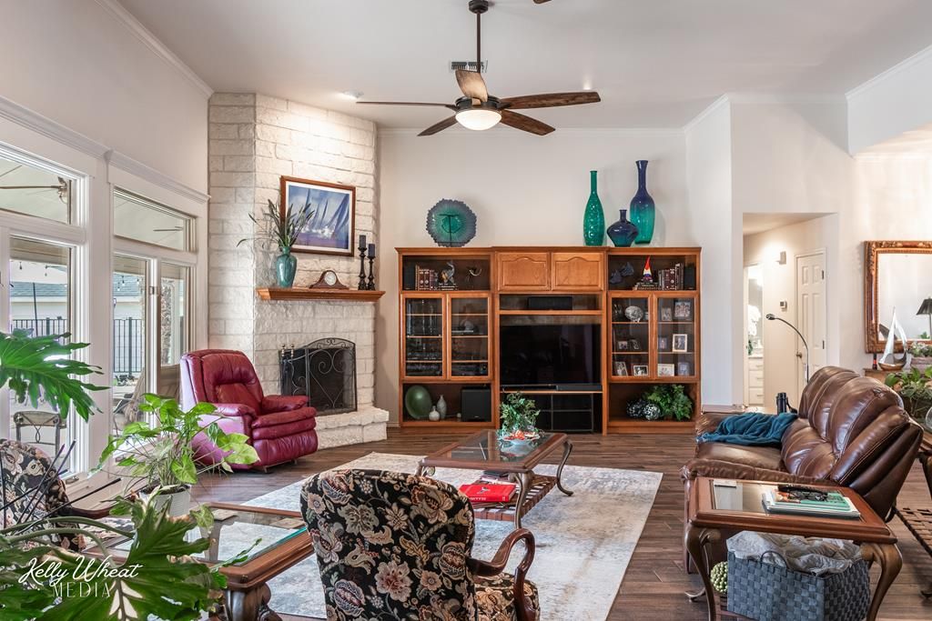 Image 5 of property listing at 1854 S Concho Dr, San Angelo, TX 76904