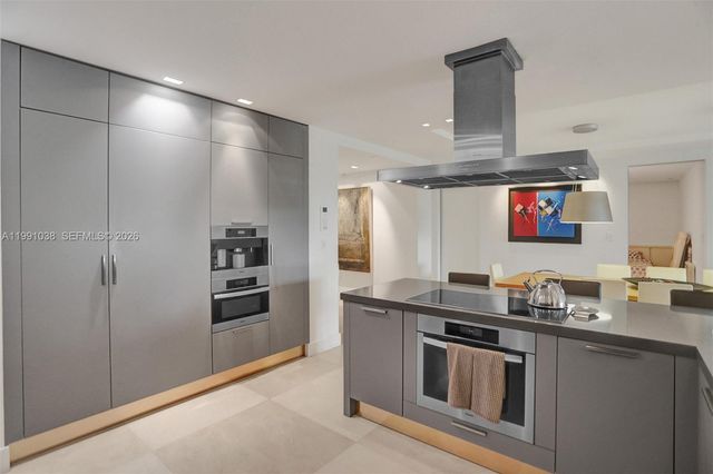 3535 Hiawatha Ave 405, Miami, FL 33133