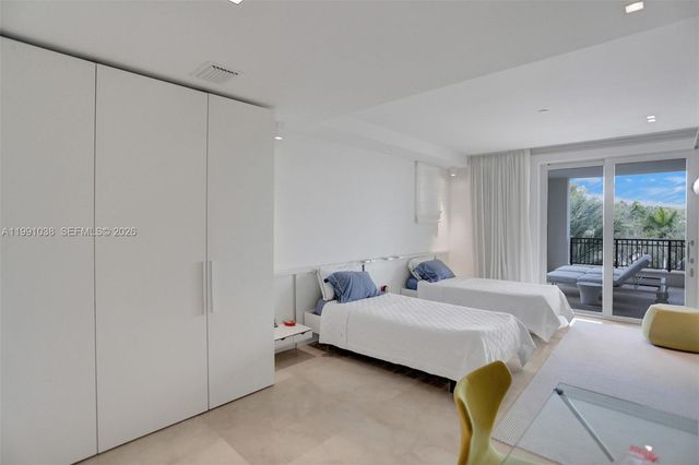 3535 Hiawatha Ave 405, Miami, FL 33133