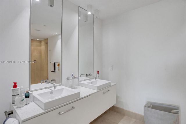 3535 Hiawatha Ave 405, Miami, FL 33133