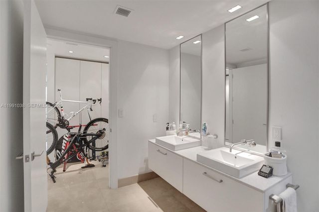 3535 Hiawatha Ave 405, Miami, FL 33133