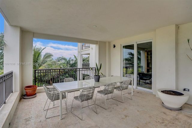 3535 Hiawatha Ave 405, Miami, FL 33133