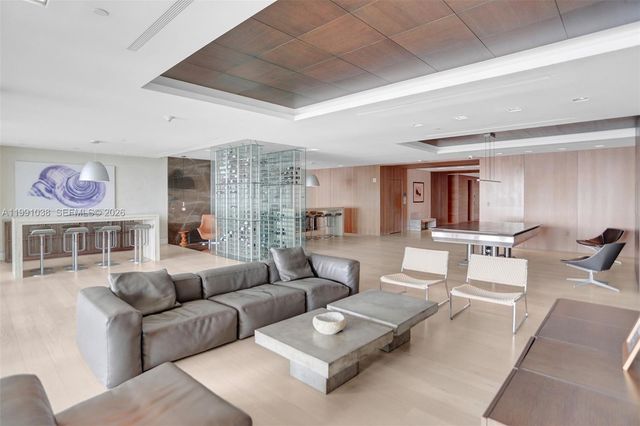 3535 Hiawatha Ave 405, Miami, FL 33133