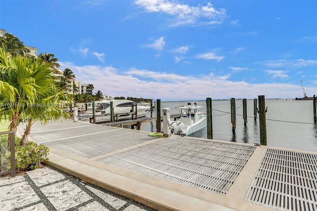 3535 Hiawatha Ave 405, Miami, FL 33133