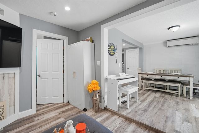 72 Switzer Street, Springfield, MA 01109