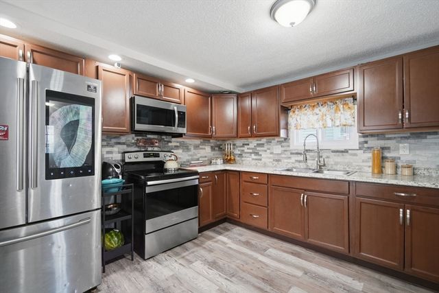 72 Switzer Street, Springfield, MA 01109