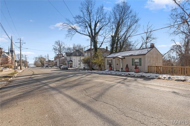 908 State Street, Alton, IL 62002