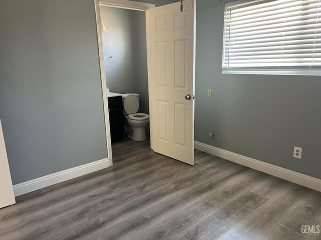 2500 Mandeline Avenue, Bakersfield, CA 93304