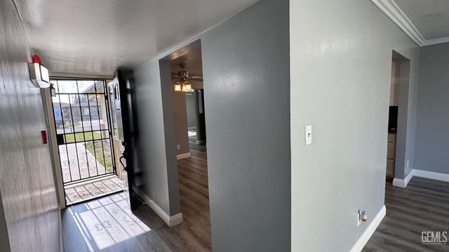 2500 Mandeline Avenue, Bakersfield, CA 93304