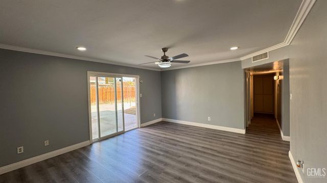 2500 Mandeline Avenue, Bakersfield, CA 93304