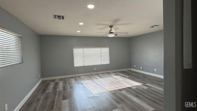 2500 Mandeline Avenue, Bakersfield, CA 93304