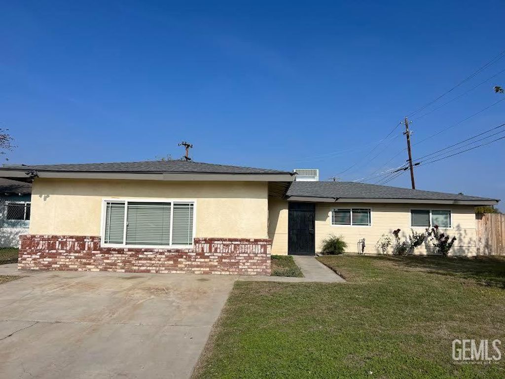 2500 Mandeline Avenue, Bakersfield, CA 93304