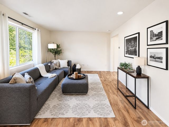 20182 110th Place SE, Kent, WA 98031