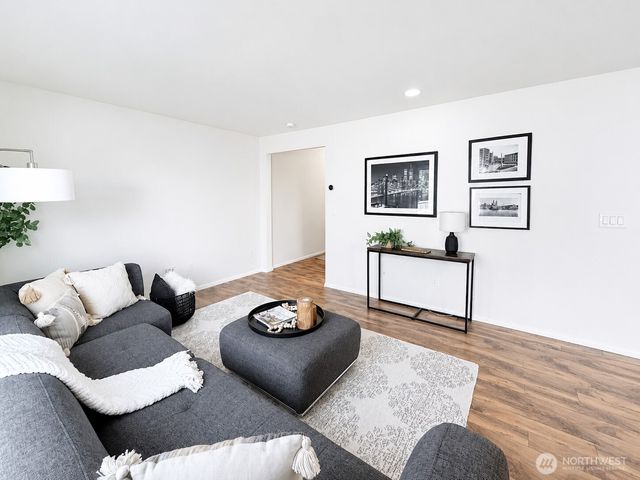 20182 110th Place SE, Kent, WA 98031