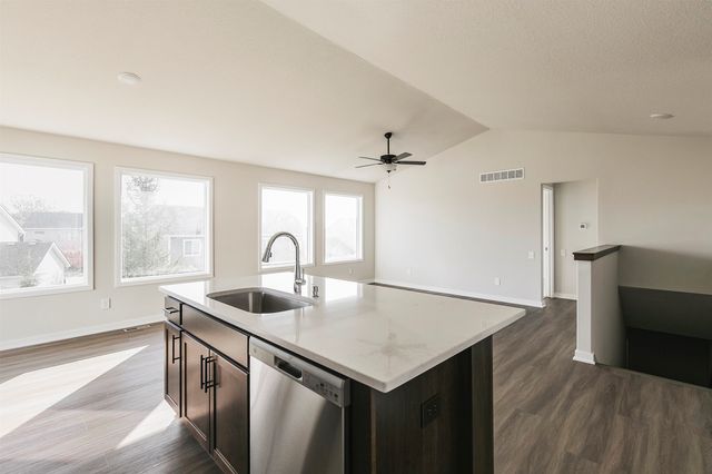 450 Commons Drive, Carlisle, IA 50047