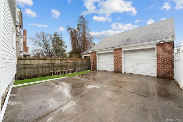 187-41 Tioga Drive, Saint Albans, NY 11412