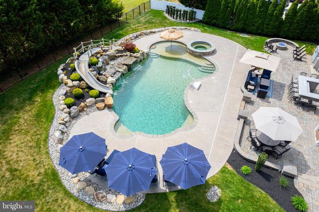 818 DERIUS DR, Mickleton, NJ 08056