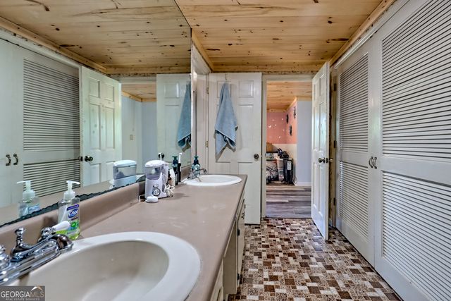 108 Dodge Lane, Lakemont, GA 30552