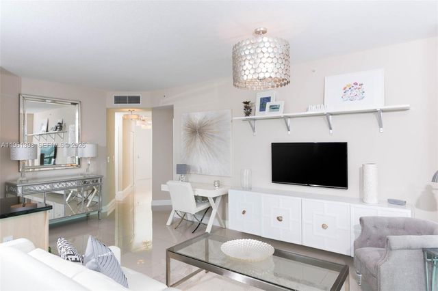 79 SW 12th St 3412-S, Miami, FL 33130