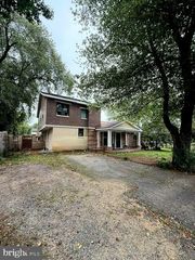 3610 ELMWOOD DR, Alexandria, VA 22303