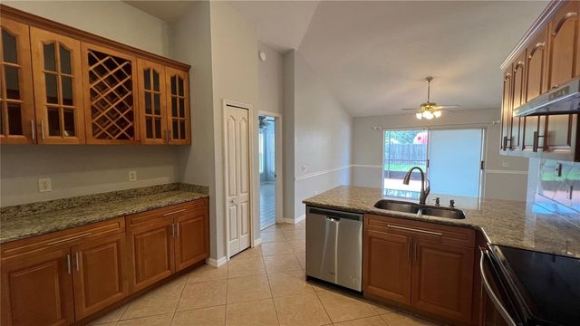 9405 HIDDEN WATER CIRCLE, Riverview, FL 33578