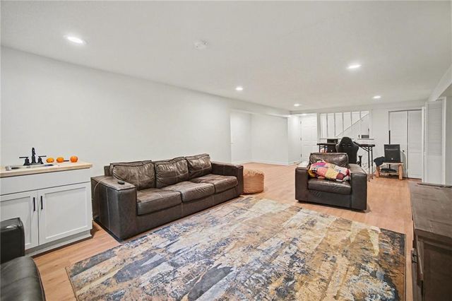 5107 NW 67th Street, Kansas City, MO 64151