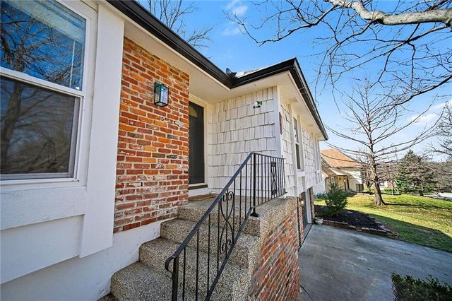 5107 NW 67th Street, Kansas City, MO 64151