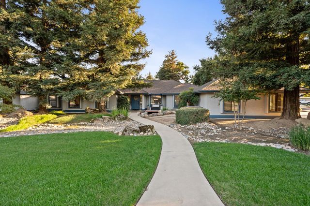 5837 W Stewart Avenue, Visalia, CA 93291