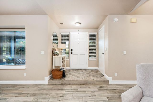 5837 W Stewart Avenue, Visalia, CA 93291