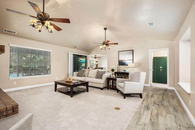 5837 W Stewart Avenue, Visalia, CA 93291