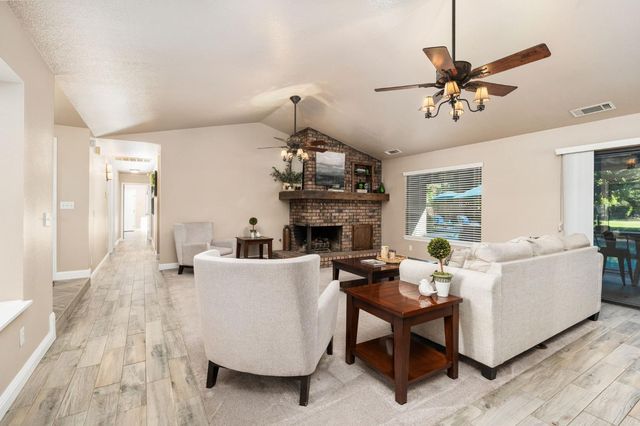 5837 W Stewart Avenue, Visalia, CA 93291