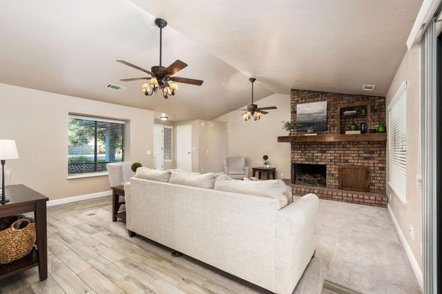 5837 W Stewart Avenue, Visalia, CA 93291