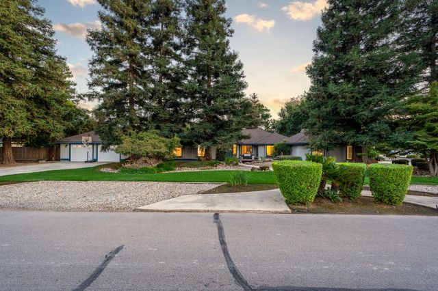 5837 W Stewart Avenue, Visalia, CA 93291